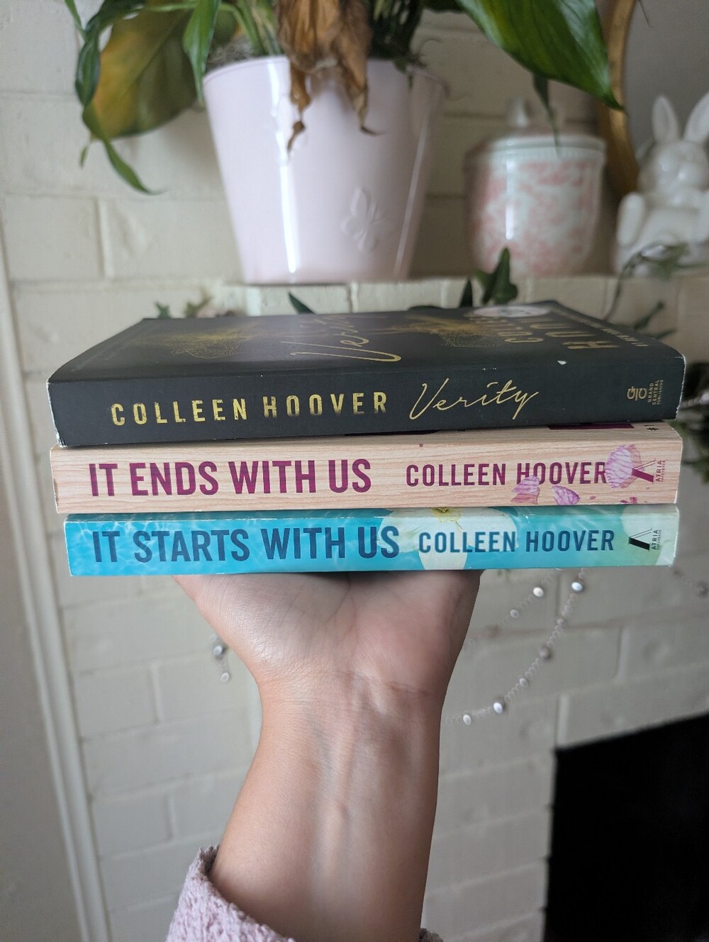 Book Stack: Verity, It Ends With Us, It Starts With Us - Assorted Covers